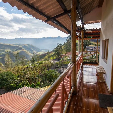 Hostal Taita Cristobal Isinlivi Bagian luar foto