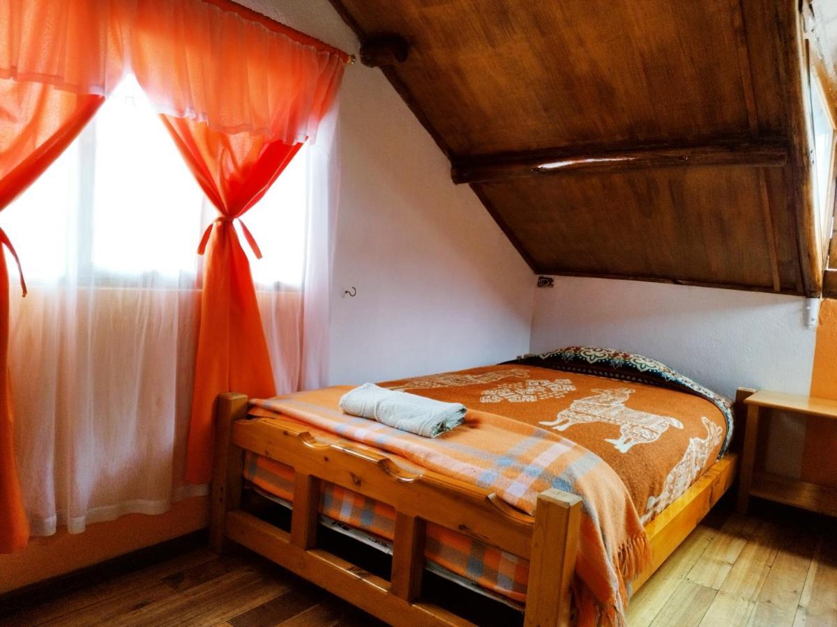 Hostal Taita Cristobal Isinlivi Bagian luar foto