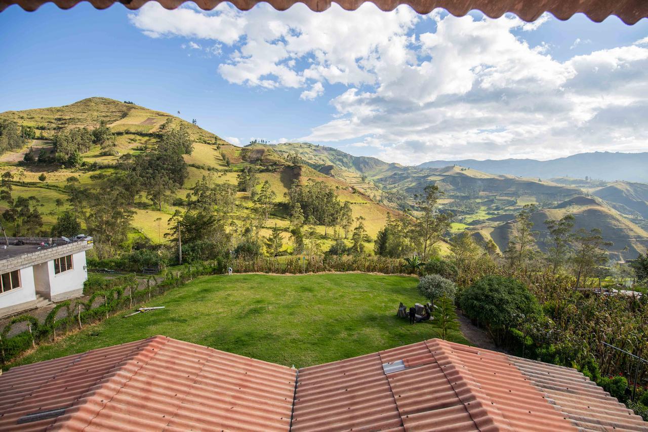 Hostal Taita Cristobal Isinlivi Bagian luar foto