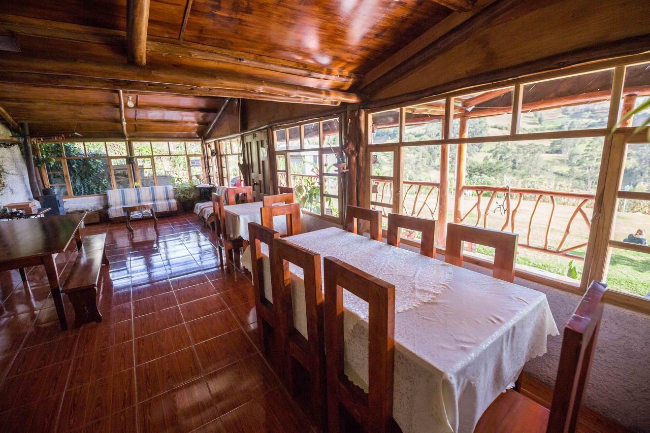 Hostal Taita Cristobal Isinlivi Bagian luar foto